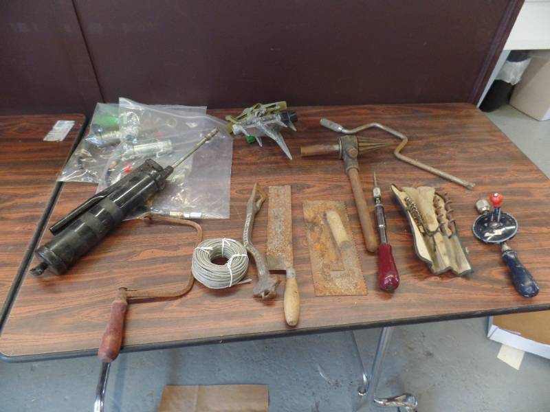 lot 438 image: Grease Guns and Vintage Hand Tools