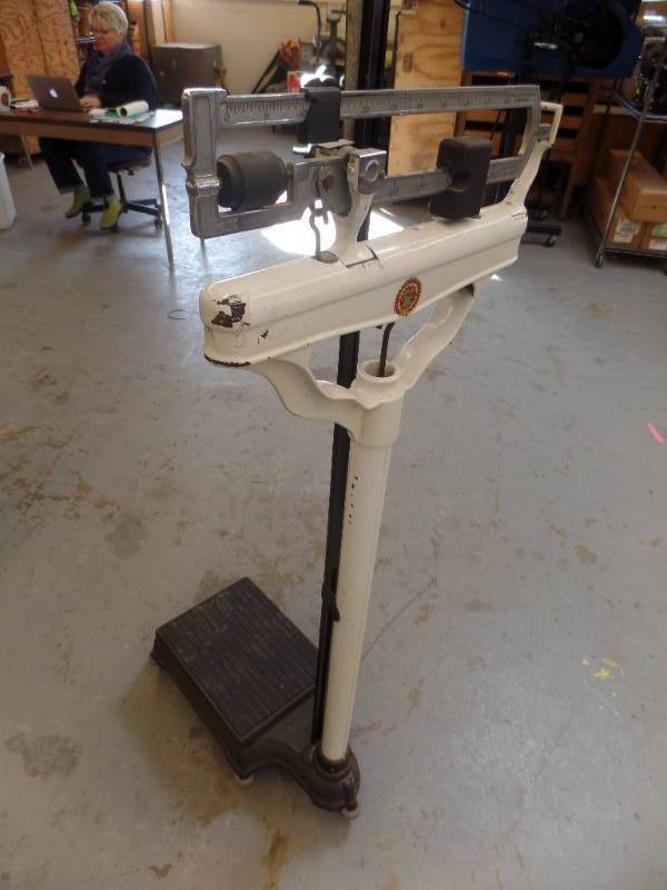 lot 450 image: Medical Scale