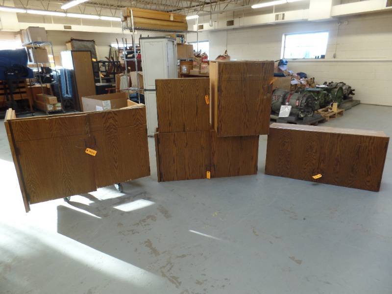 lot 404 image: Cabinets
