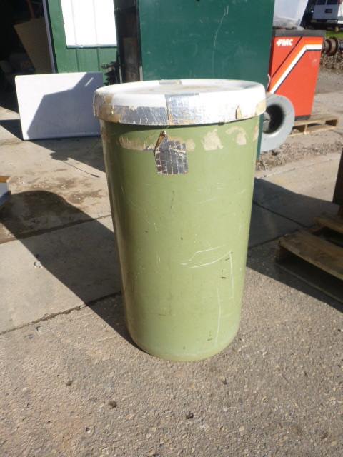 lot 8 image: Trash Can with Lid