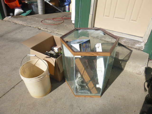 lot 13 image: Aquarium with Miscellaneous Aquarium Items