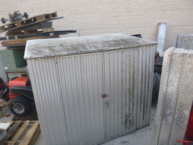 lot 19 image: Small Shed