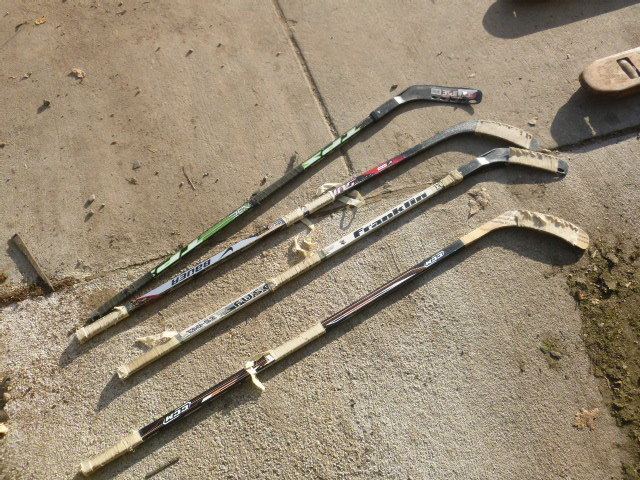 lot 21 image: 4 Hockey Sticks