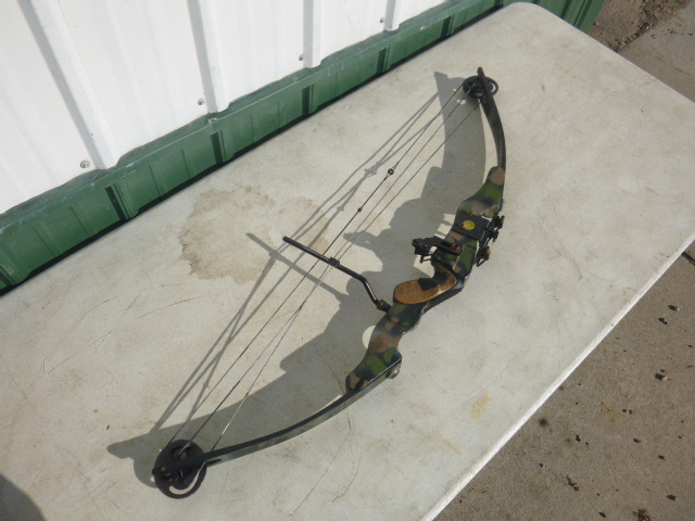 lot 24 image: Point Blank Compound Bow