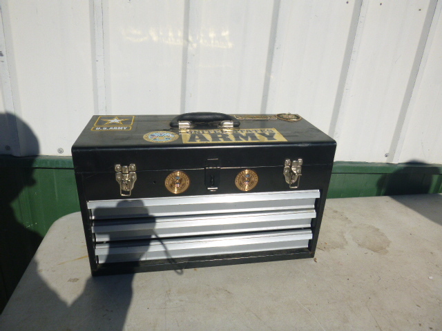 lot 35 image: Metal Toolbox