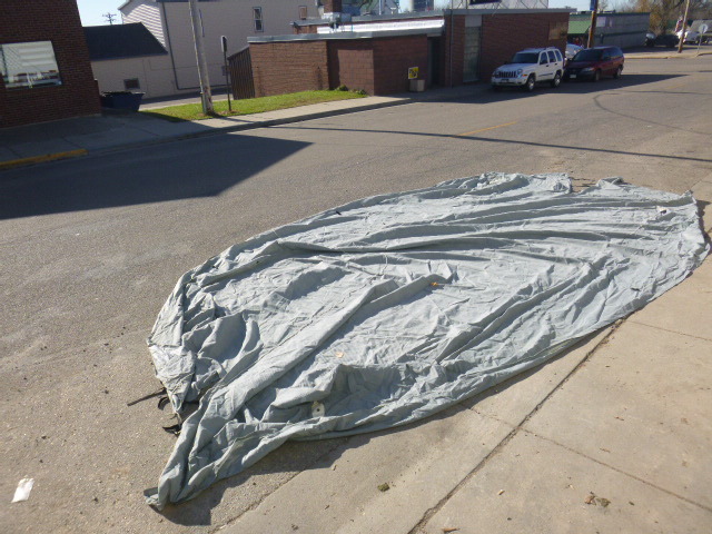 lot 37 image: Dust Tarp