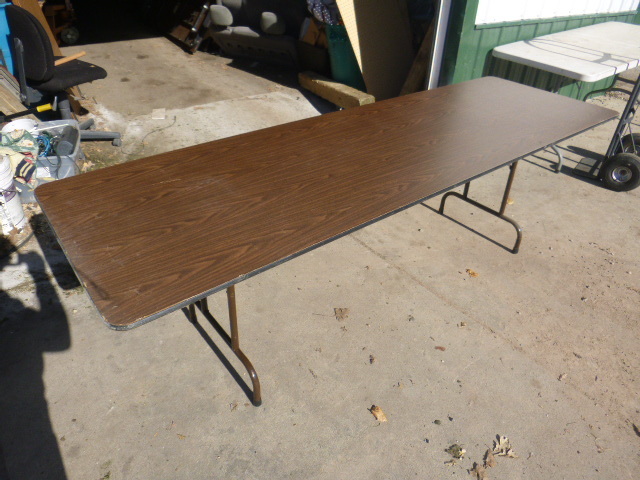 lot 39 image: Folding Table