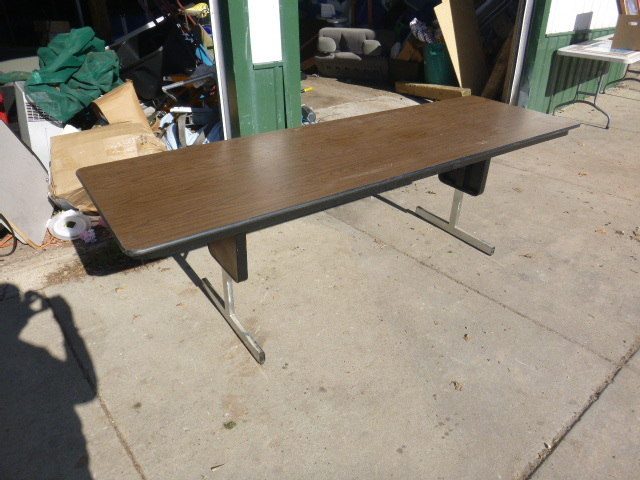 lot 42 image: Folding Table
