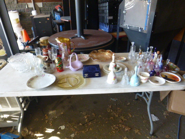 lot 52 image: Miscellaneous Glassware