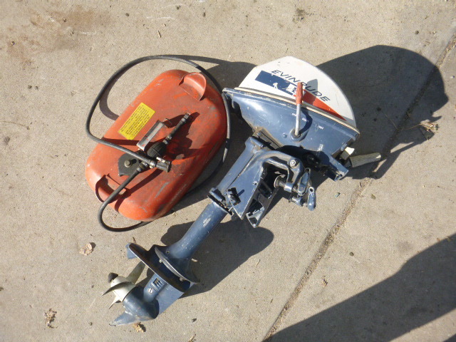 lot 55 image: Evenrude Yachtwin Outboard Motor