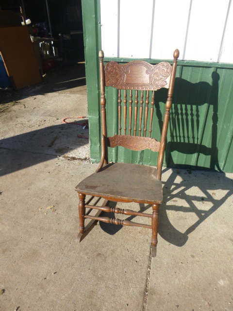 lot 62 image: Vintage Rocking Chair