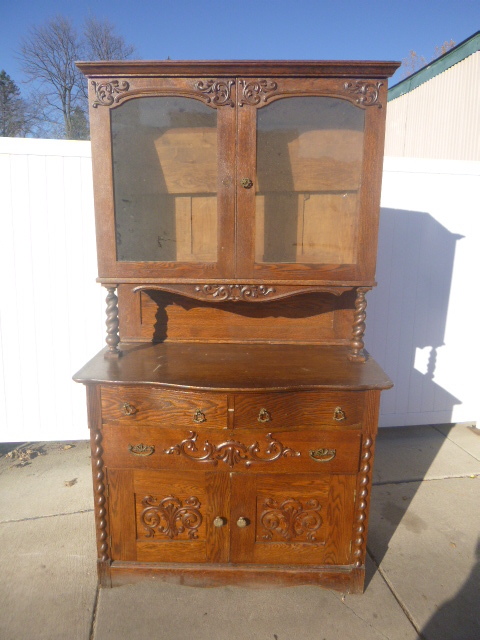 lot 67 image: Vintage Hutch