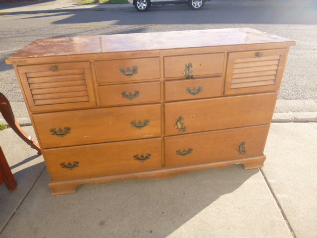 lot 70 image: Dresser