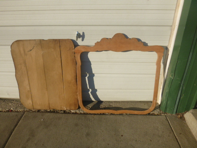 lot 73 image: Vintage Mirror Frame
