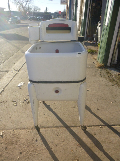 lot 75 image: Vintage Ringer Washer