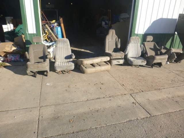 lot 82 image: 6 Van Seats