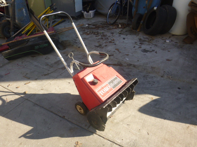 lot 88 image: Toro S-200 Snowblower