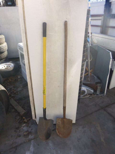 lot 97 image: 2 Shovels