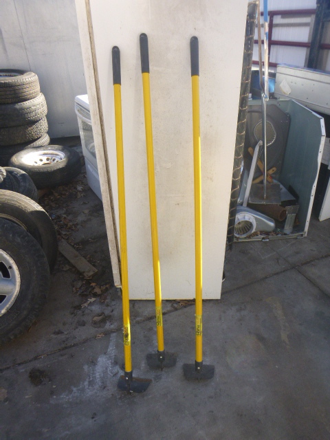 lot 99 image: 3 Garden Hoes