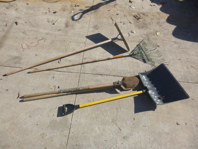 lot 100 image: Miscellaneous Hand Tools