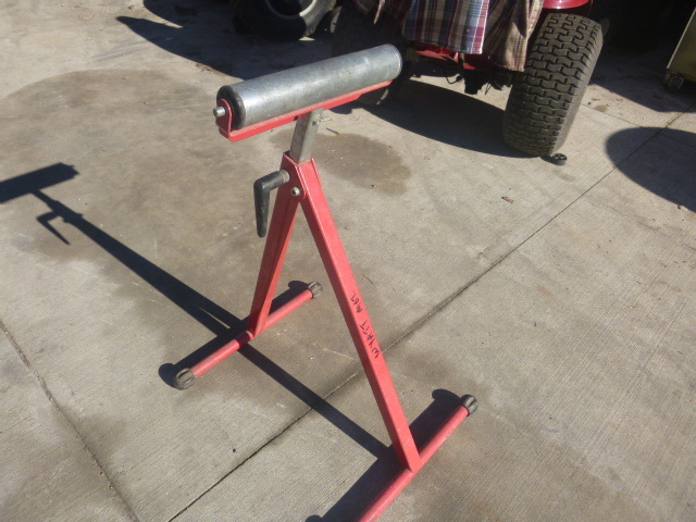 lot 108 image: Adjustable Roller Stand