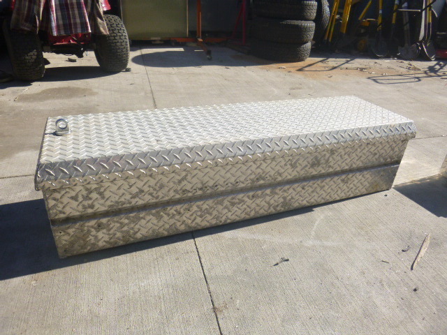 lot 109 image: Side Rail Aluminum Toolbox