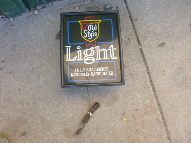 lot 120 image: Old Style Light Beer Sign Light