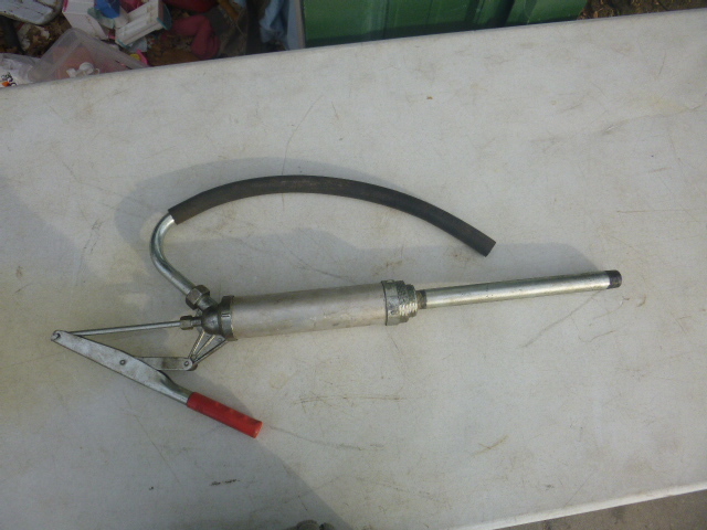 lot 122 image: Barrel Pump
