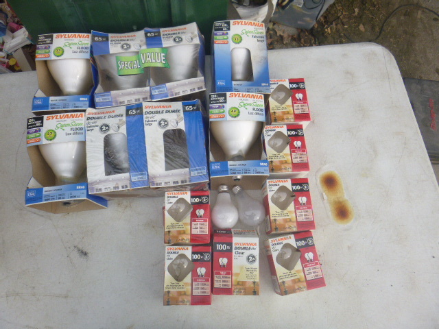 lot 126 image: Miscellaneous Light Bulbs
