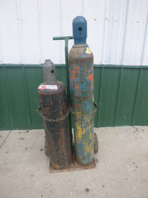 lot 133 image: OxygenAcetylene Tanks