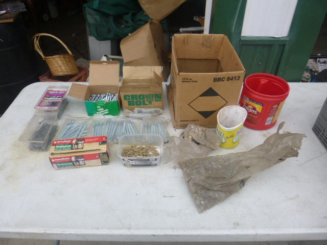 lot 143 image: Miscellaneous Screws and Lag Bolts