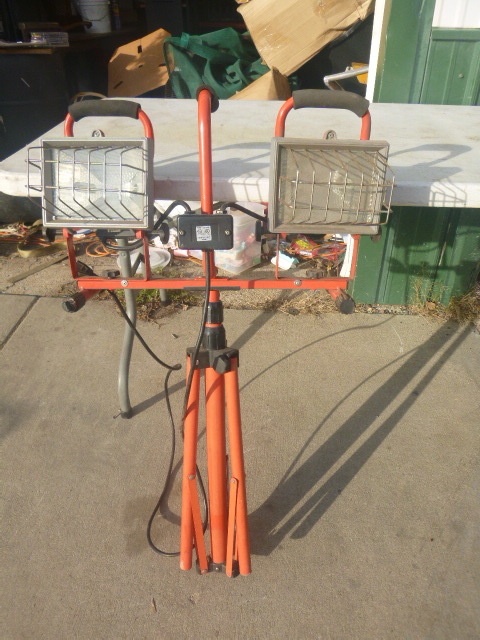 lot 164 image: Dual Head Halogen Lights