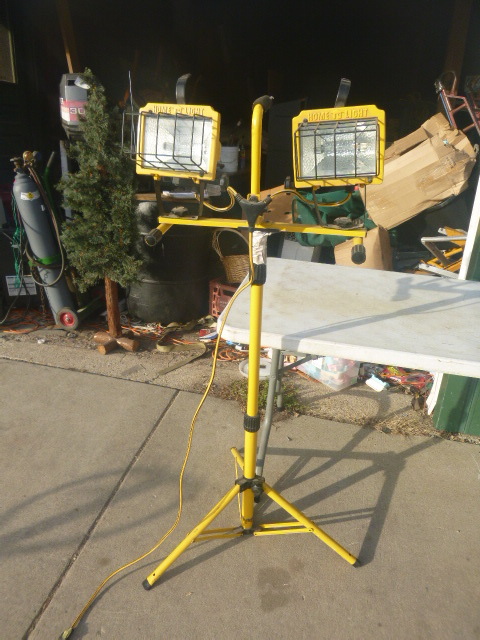 lot 165 image: Dual Head Halogen Lights