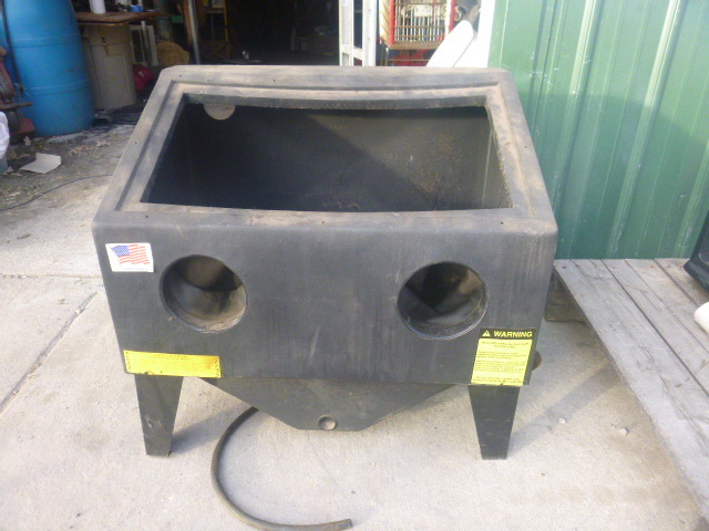 lot 171 image: Sand Blasting Cabinet