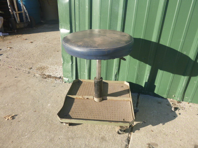 lot 193 image: AC Delco Shop Stool