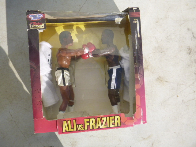 lot 208 image: Starting Line Up Timeless Legends Ali vs. Frazier Dolls