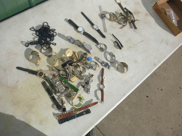 lot 212 image: Miscellaneous Watches