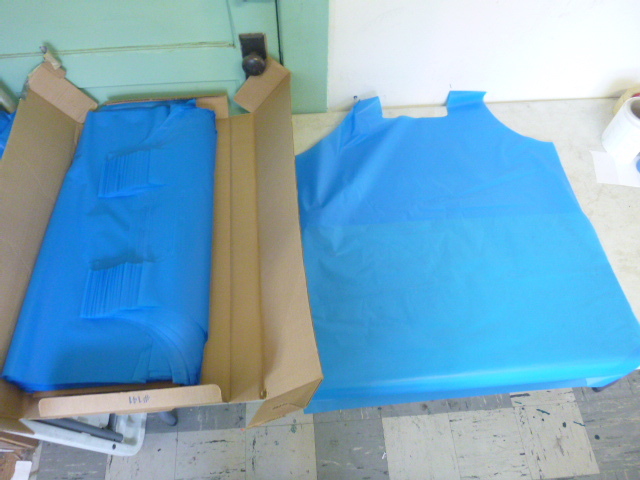 lot 220 image: Lot of Plastic Aprons