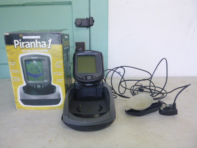 lot 226 image: Hummingbird Piranhal One-Touch Portable Fishfinder