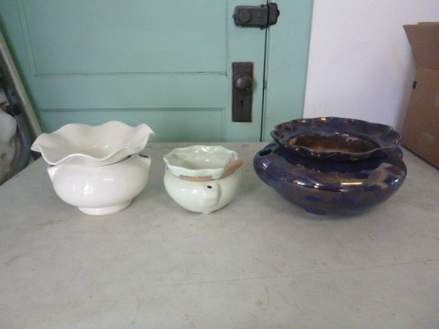 lot 233 image: 3 Self-Watering Pots