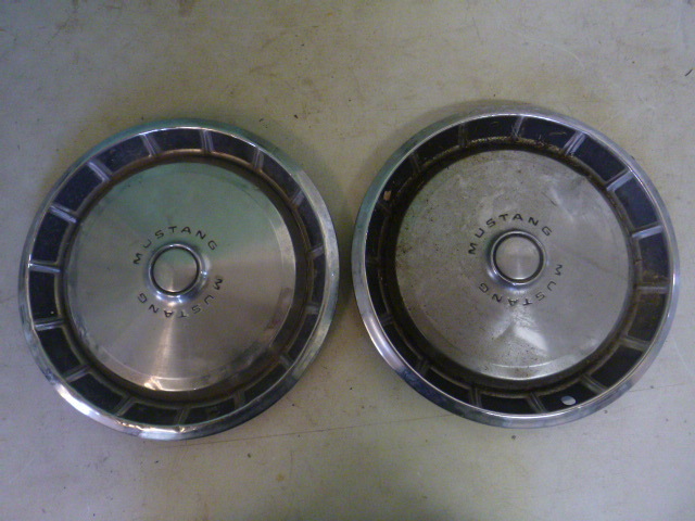 lot 242 image: 2 Mustang Hub Caps