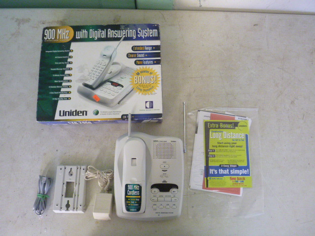 lot 244 image: Uniden Cordless Phones