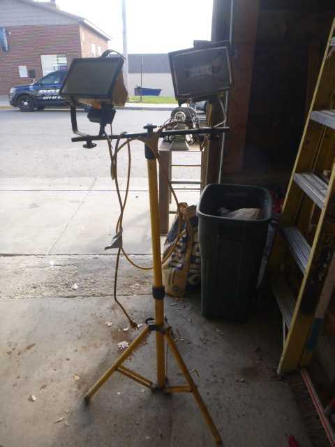 lot 255 image: Dual Head Halogen Lights