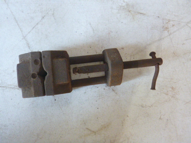 lot 258 image: Emco 10A Vise