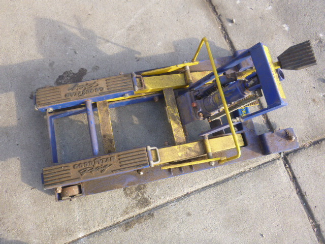 lot 269 image: Goodyear Racing ATV Lift