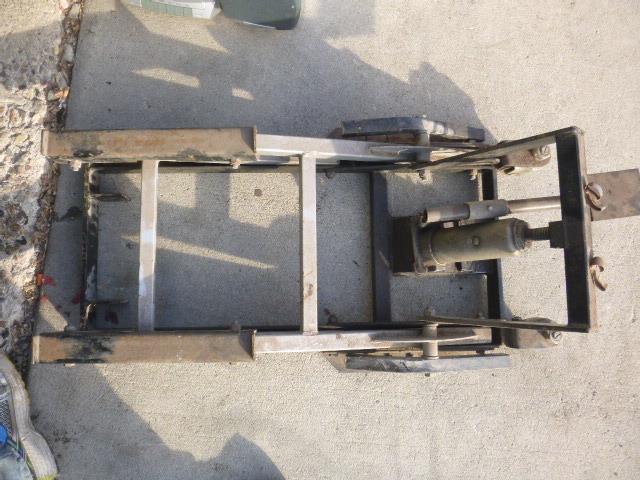 lot 270 image: ATV Lift