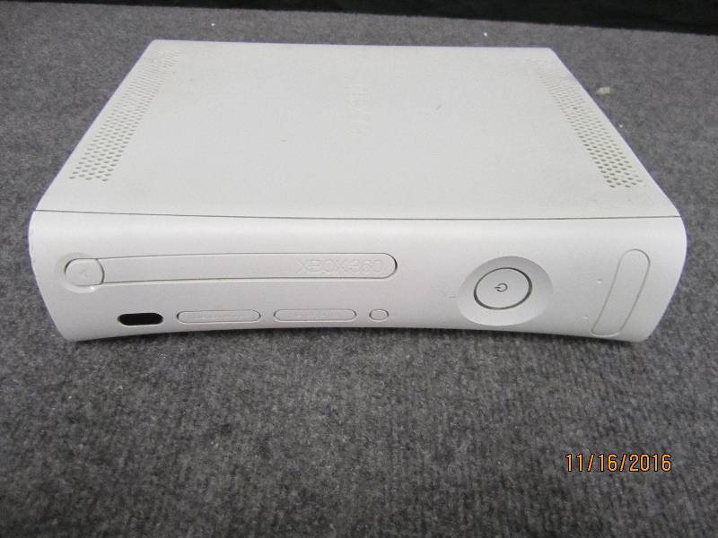 lot 17 image: X Box 360 powers on, 2 red rings...