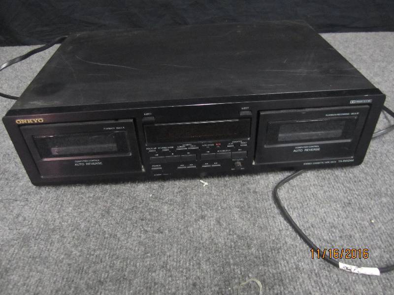 lot 70 image: Onkyo stereo cassette tape deck pow...
