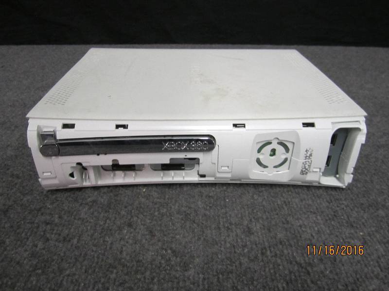lot 86 image: X Box 360 powers on 3 red rings...