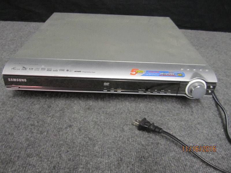 lot 88 image: Samsung 5 DVD Changer powers on, mi...